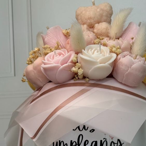 Candle box oso con tulipanes y rosas